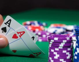 Pokercheat sheet Sverige – Nybörjarguide 2025